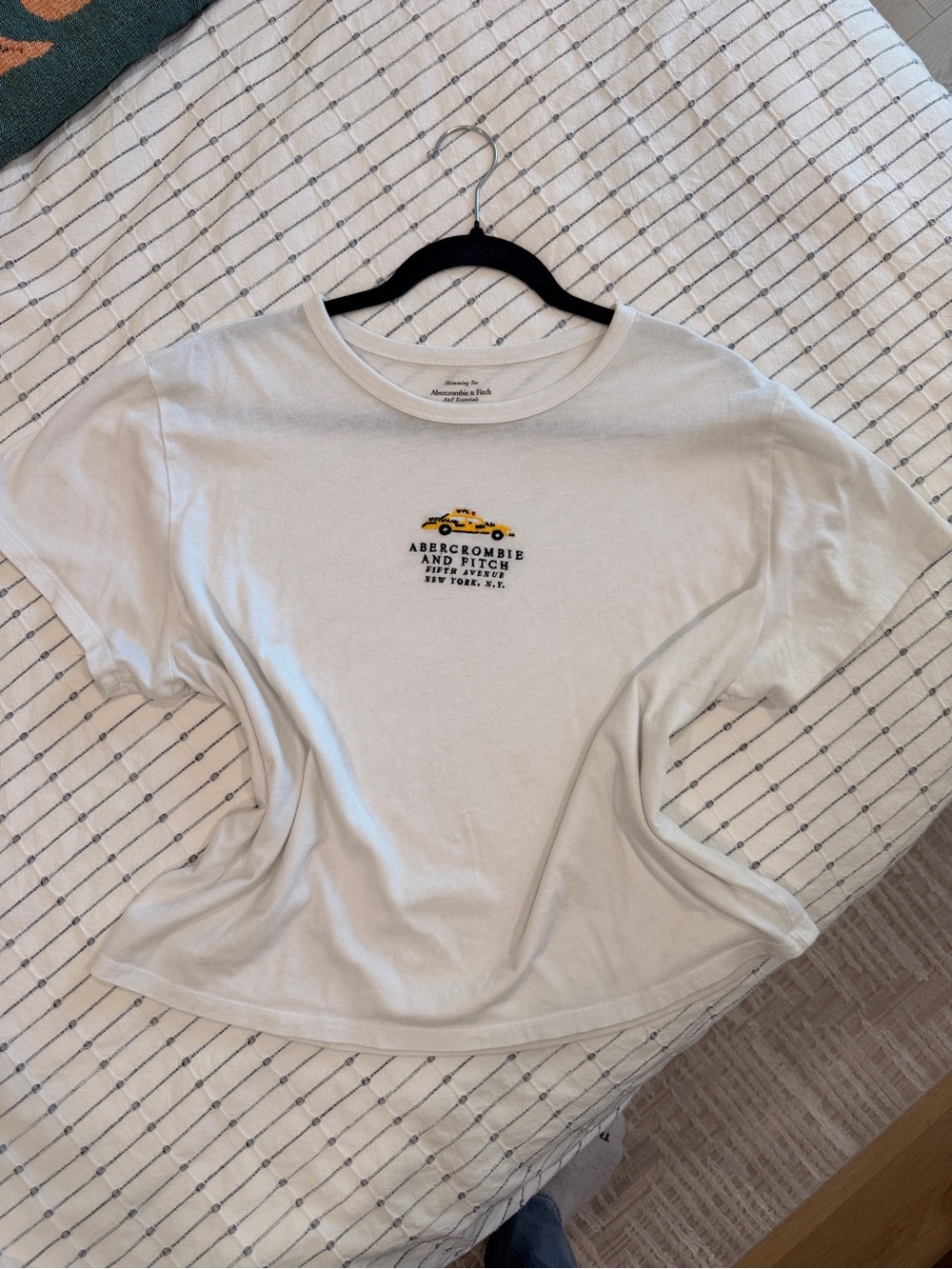Abercrombie & Fitch White Skimming Tee - Crew Neck New York